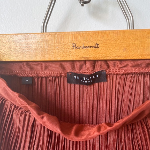 Pleated Midi Skirt - Picture 7 of 9